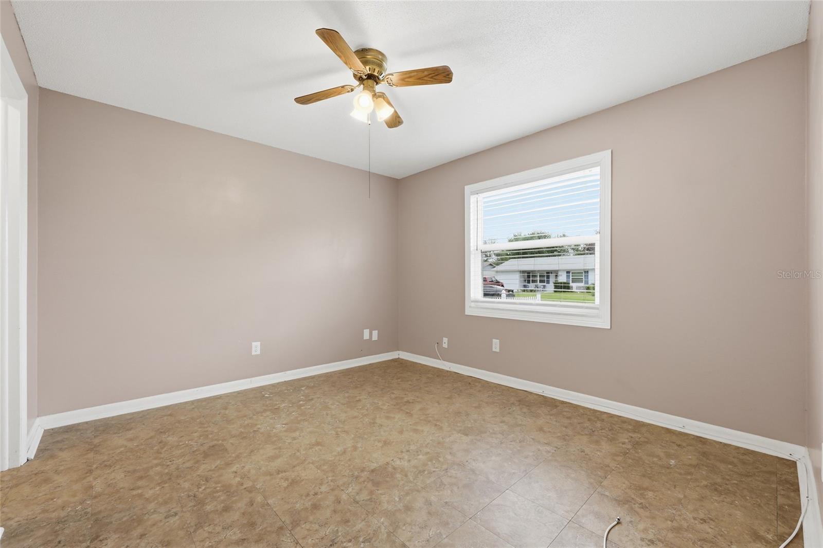 4048 Castlegate Dr Property Photo 15