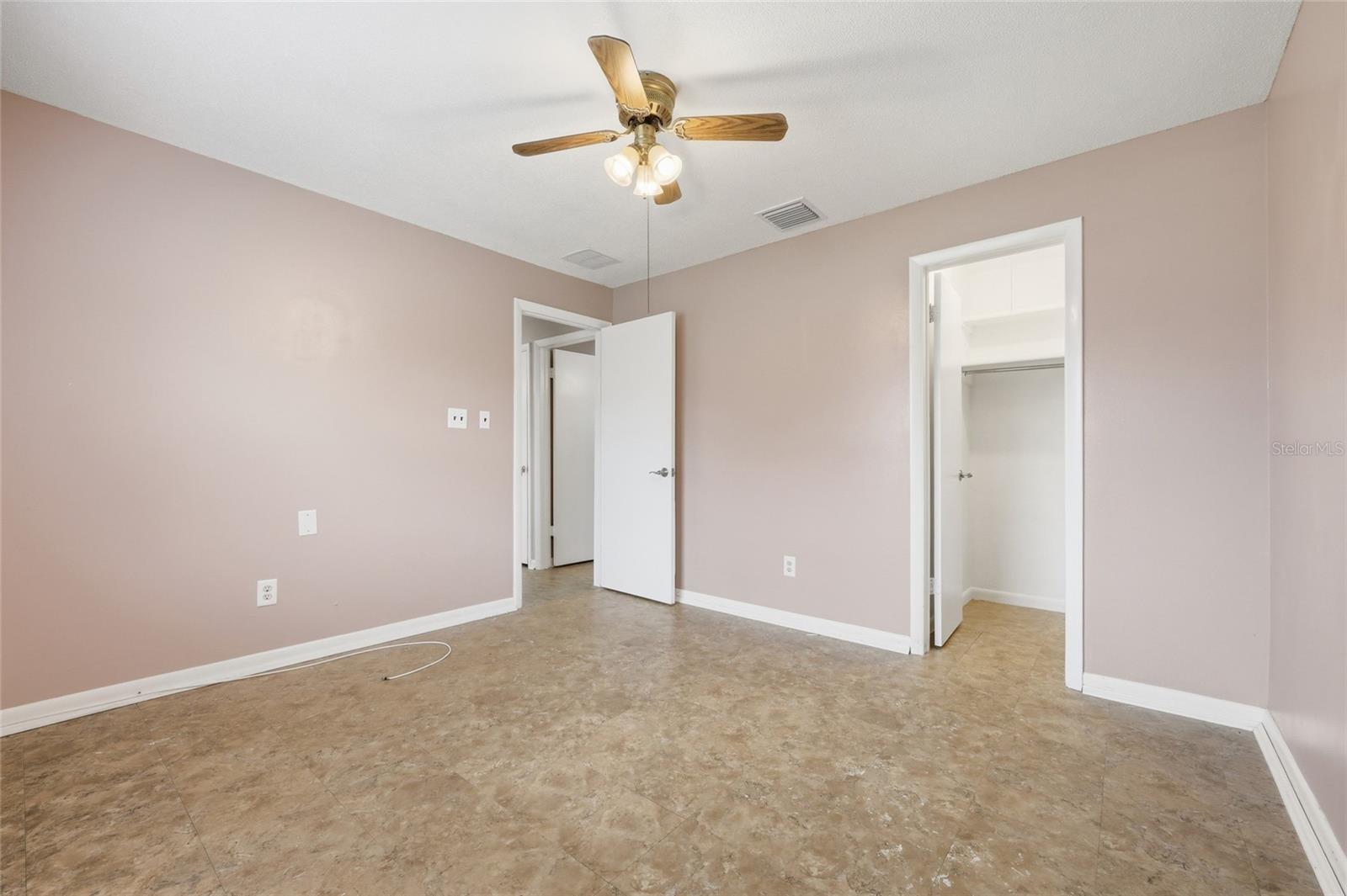 4048 Castlegate Dr Property Photo 16