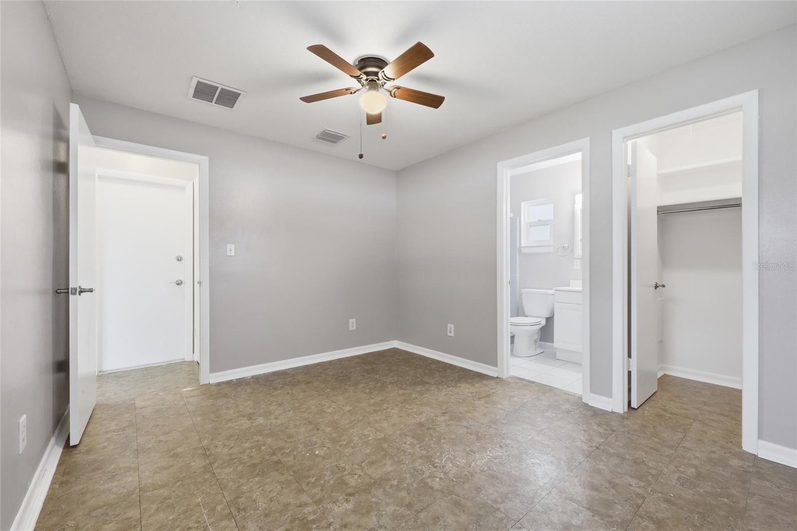 4048 Castlegate Dr Property Photo 20