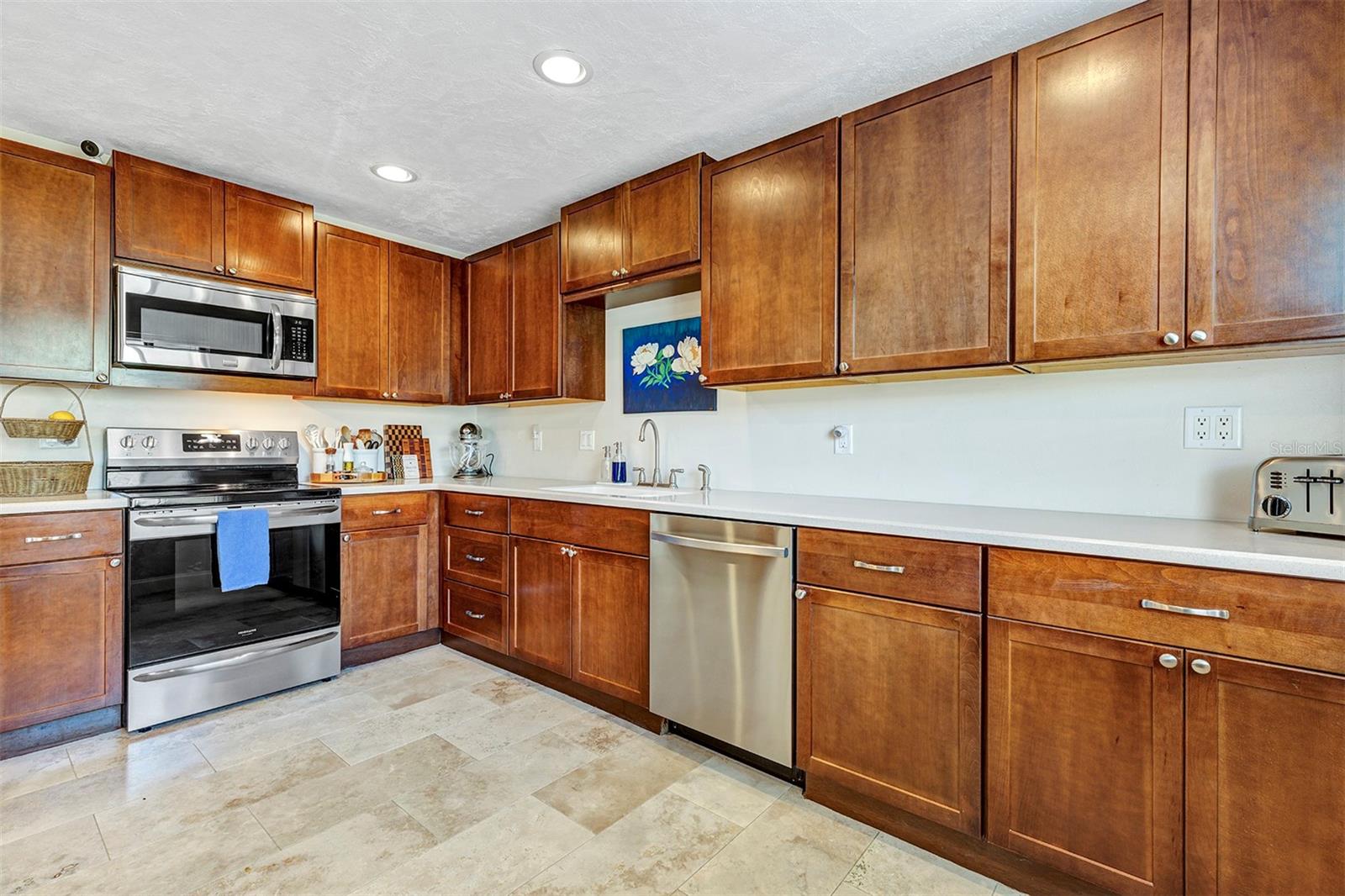 121 Crown Point Cir #121 Property Photo 5