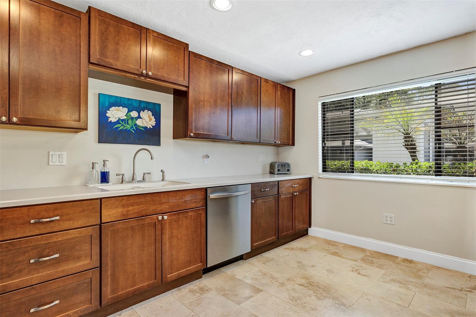 121 Crown Point Cir #121 Property Photo 6