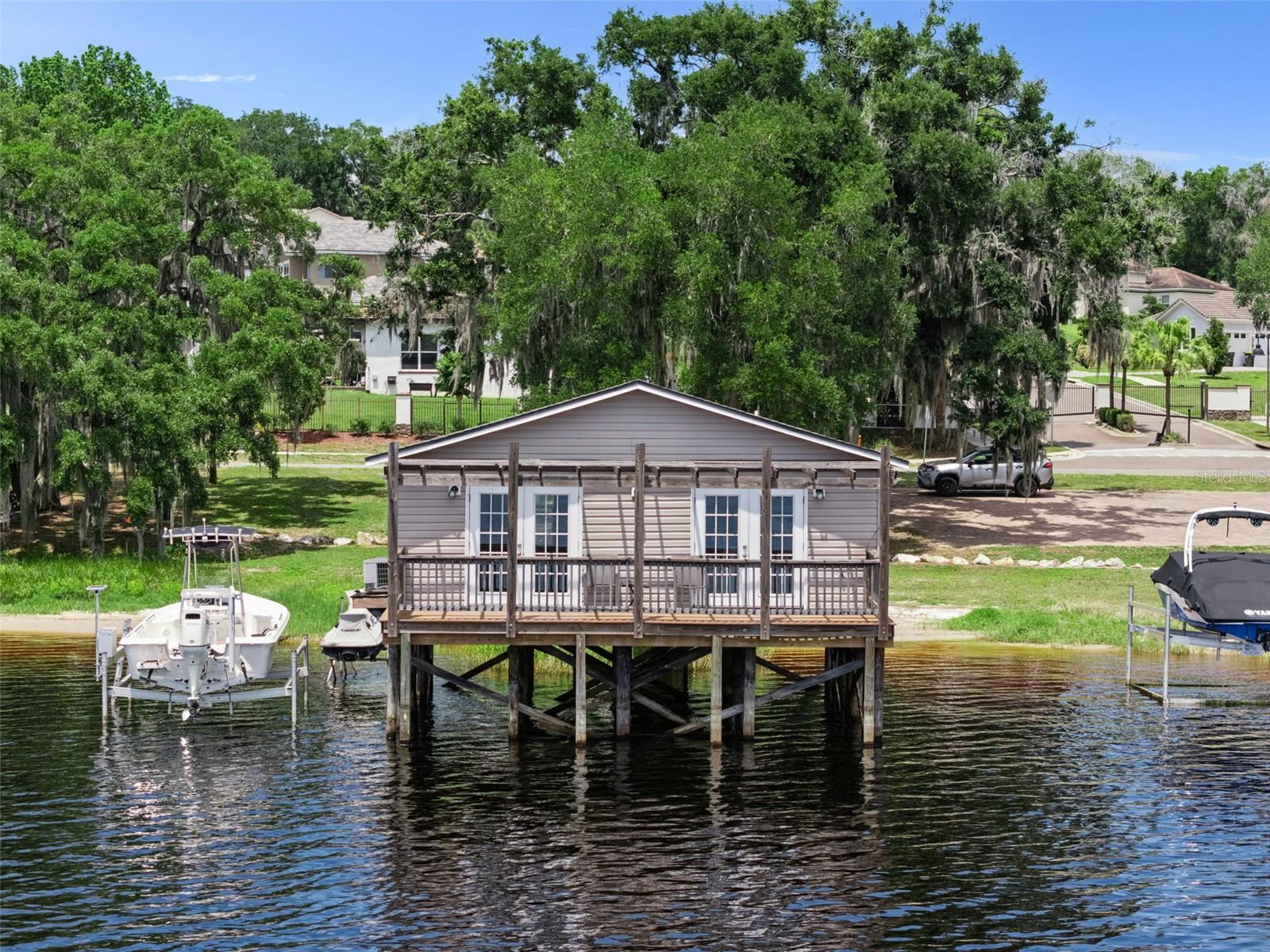 1849 Moorings Ct Property Photo 4