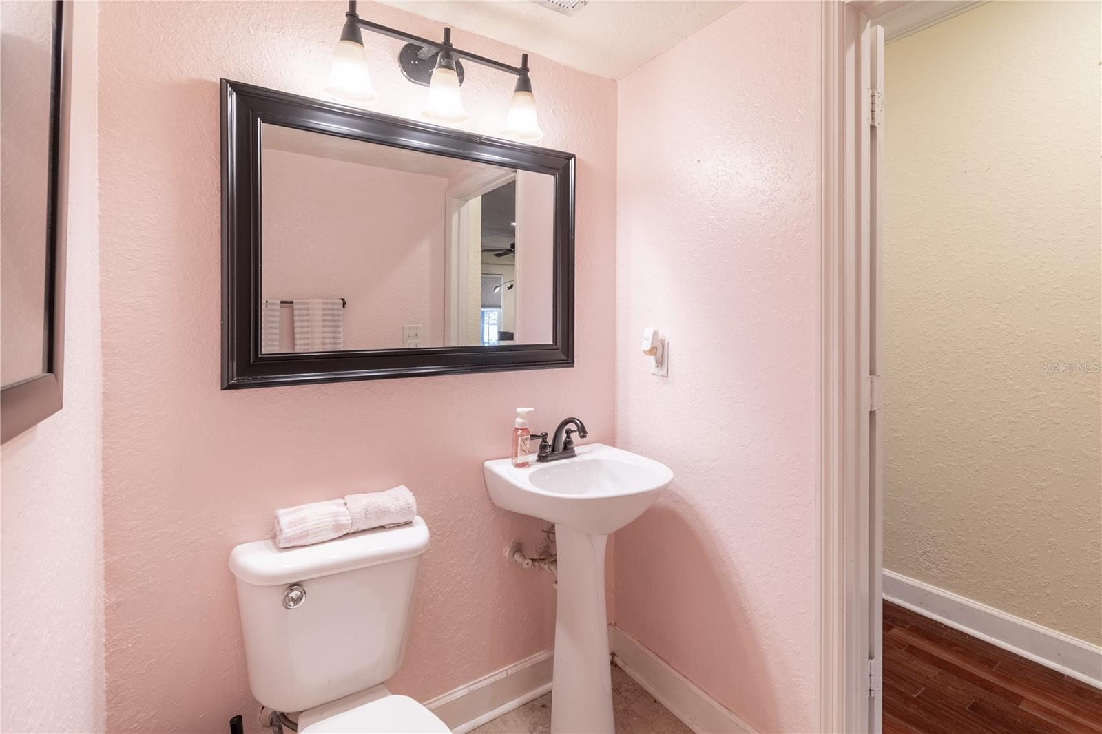 202 E South St #1044 Property Photo 17