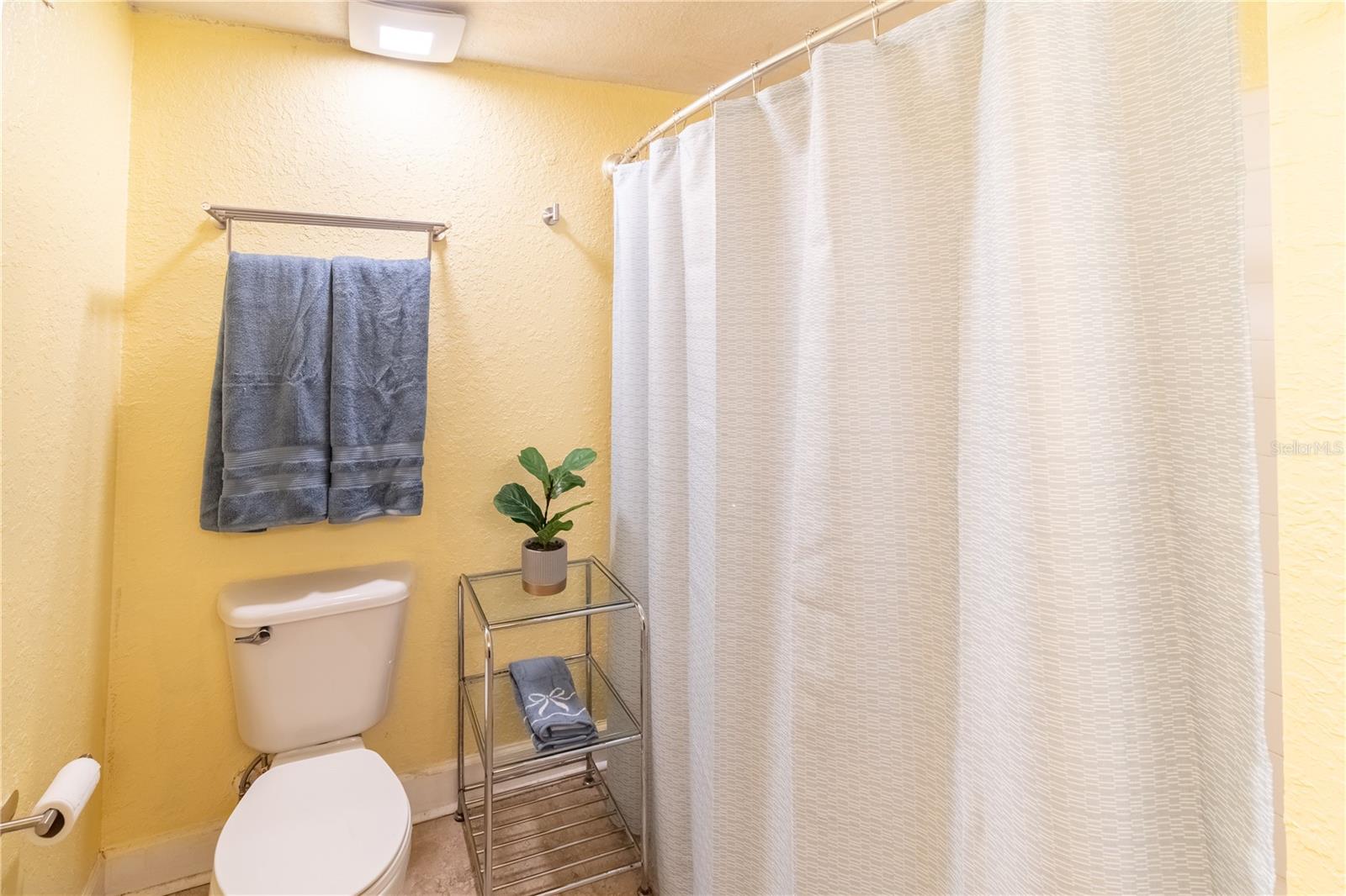 202 E South St #1044 Property Photo 40