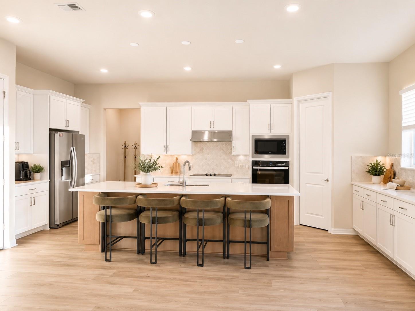 O6408647 Property Photo 2