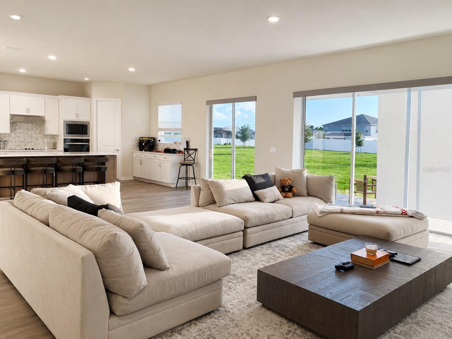 O6408647 Property Photo 4