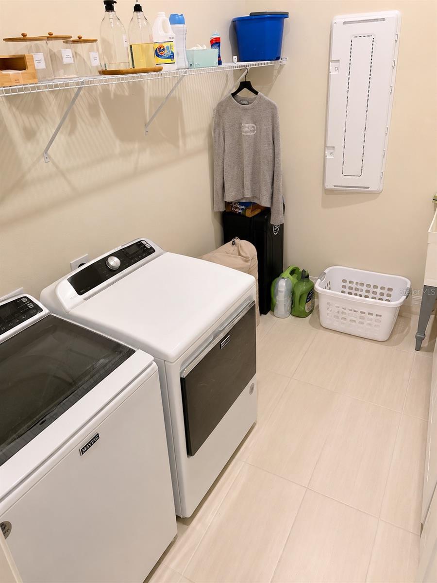 O6408647 Property Photo 8