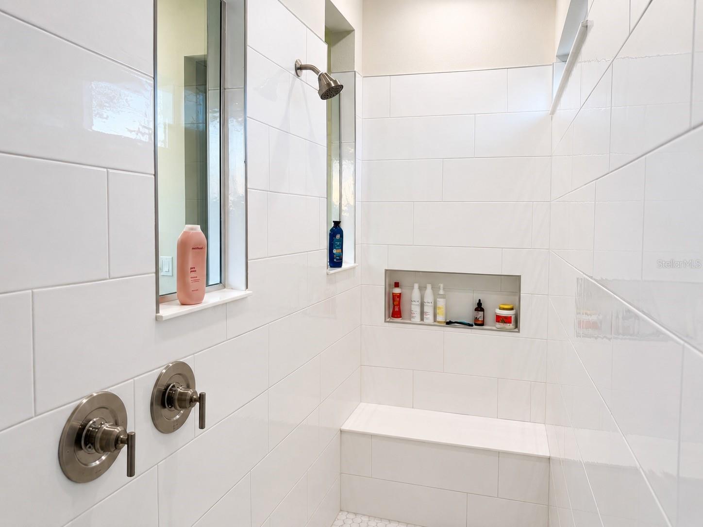 O6408647 Property Photo 16