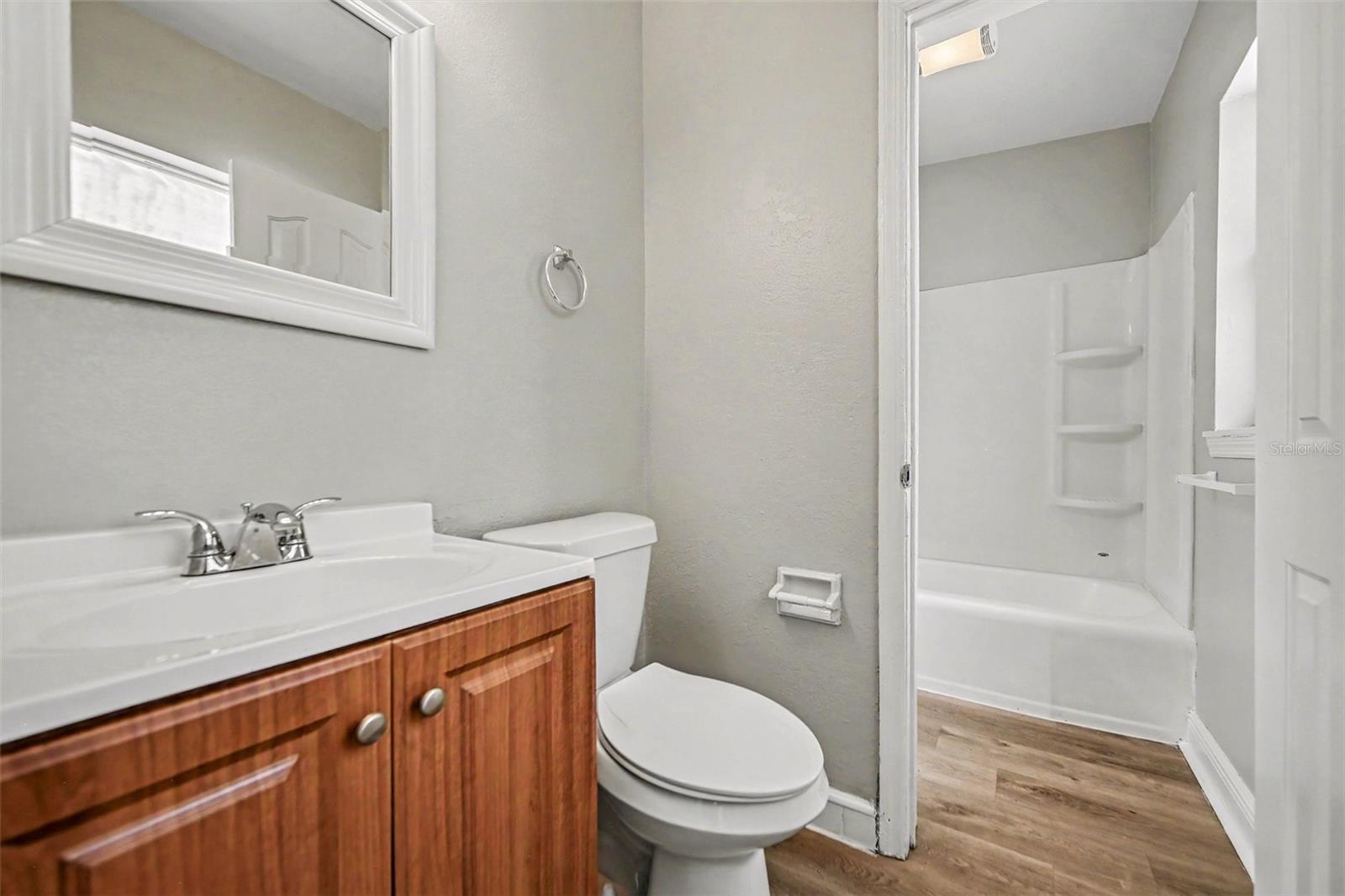 5909 Wolf Rd Property Photo 11