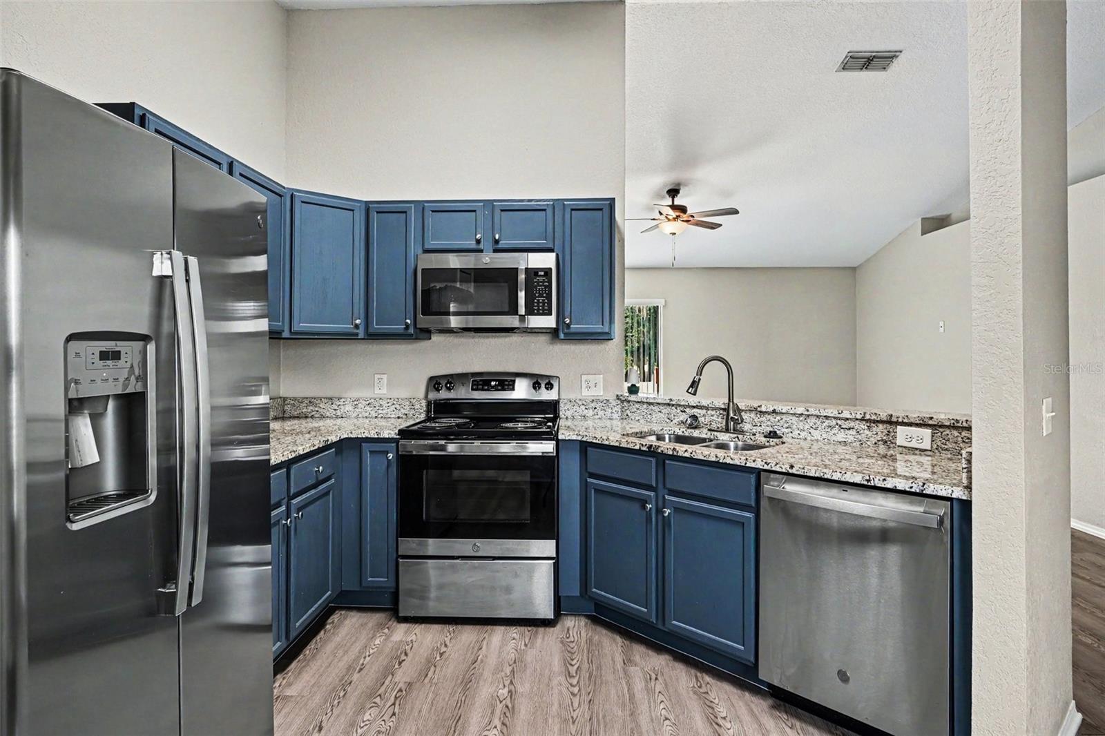 8187 Woodvine Cir Property Photo 5