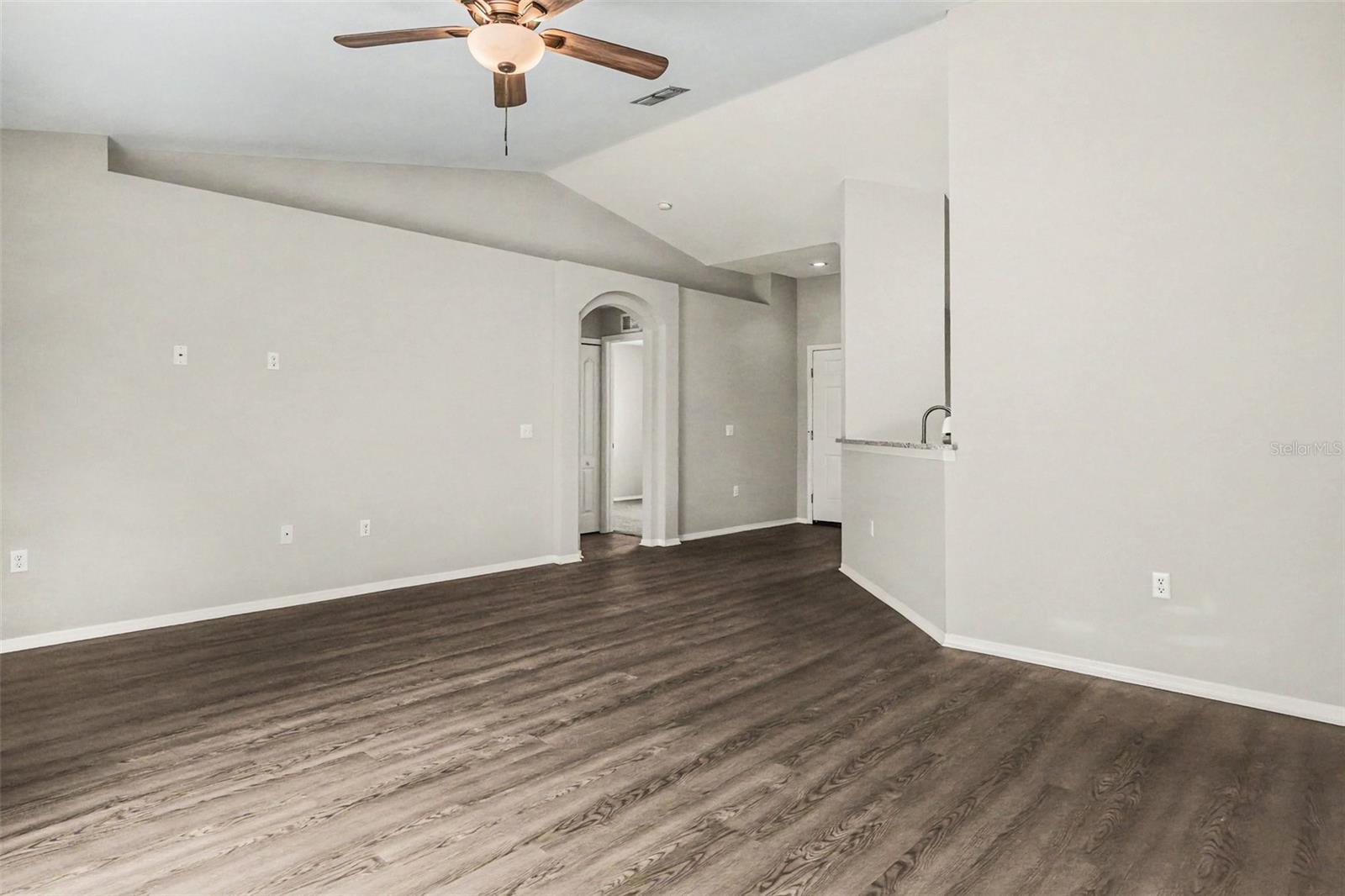 8187 Woodvine Cir Property Photo 7