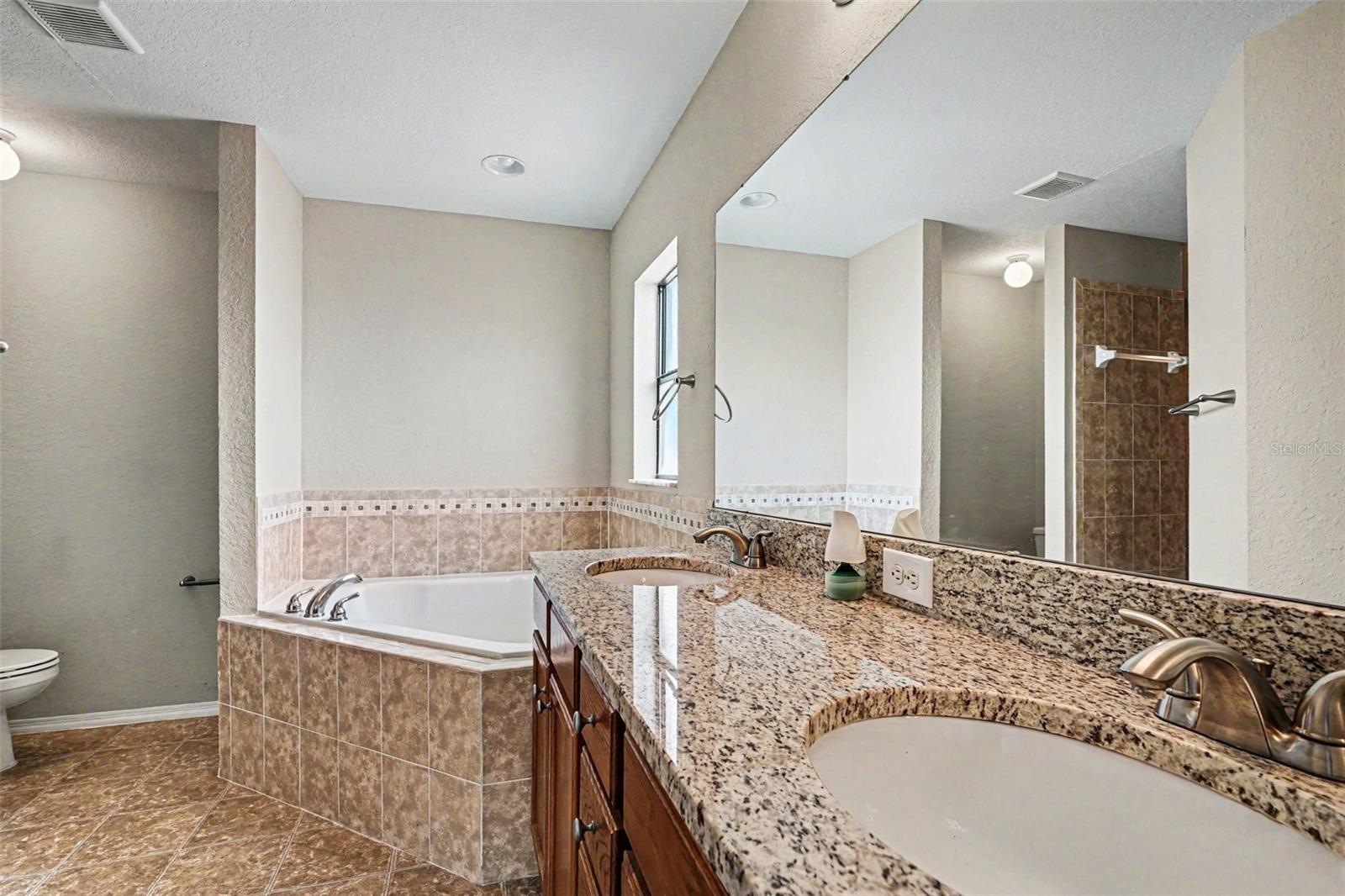 8187 Woodvine Cir Property Photo 13
