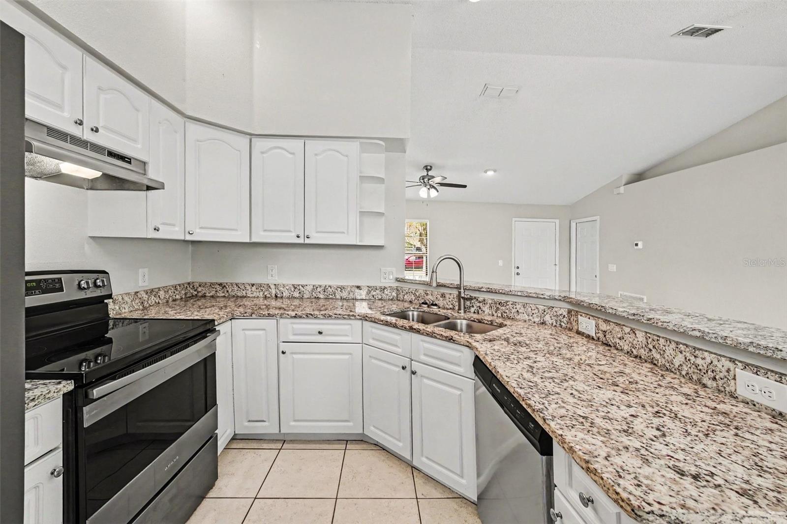3156 Coventry St Property Photo 6