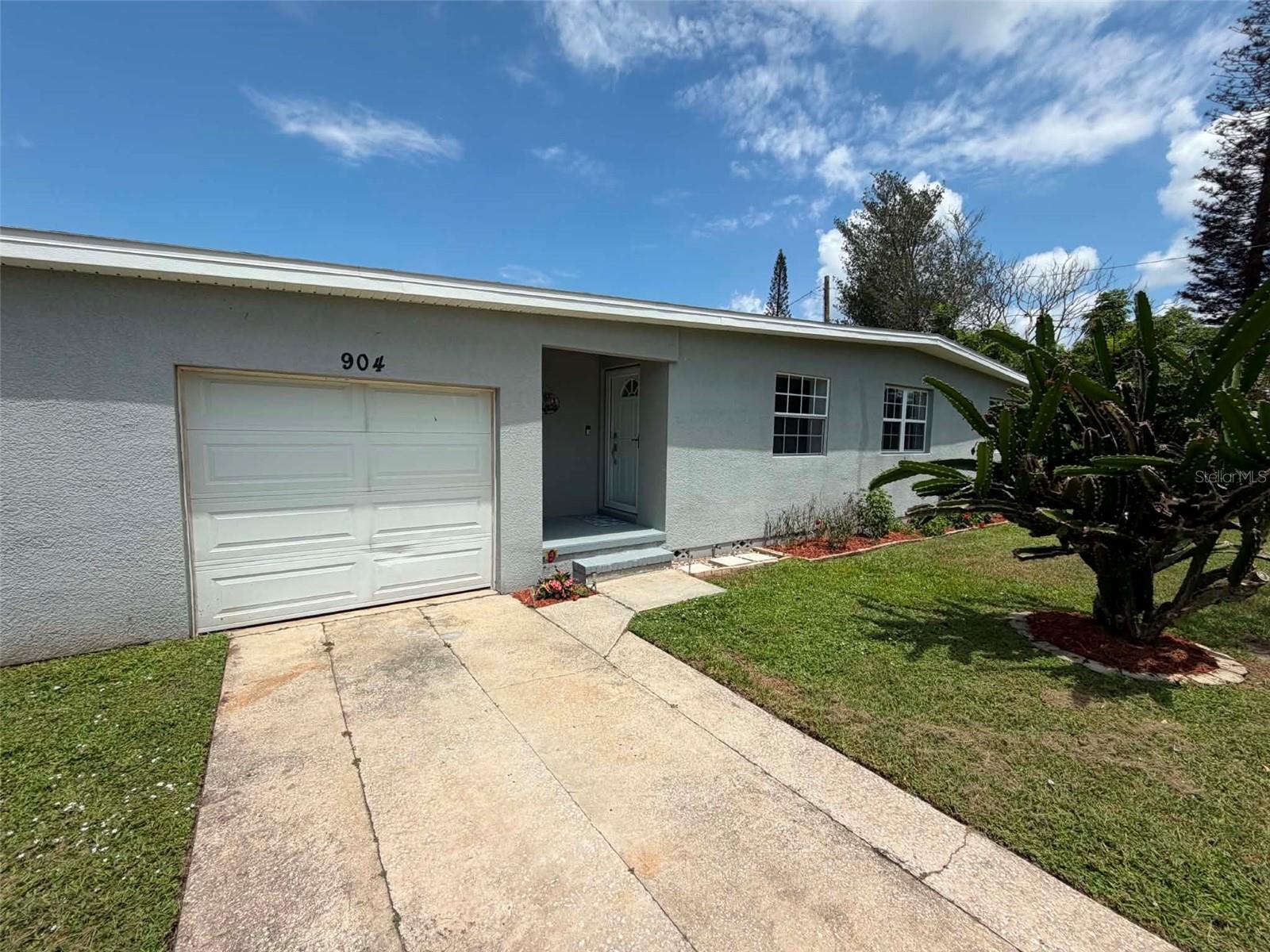 904 Kensington Dr Property Photo 1