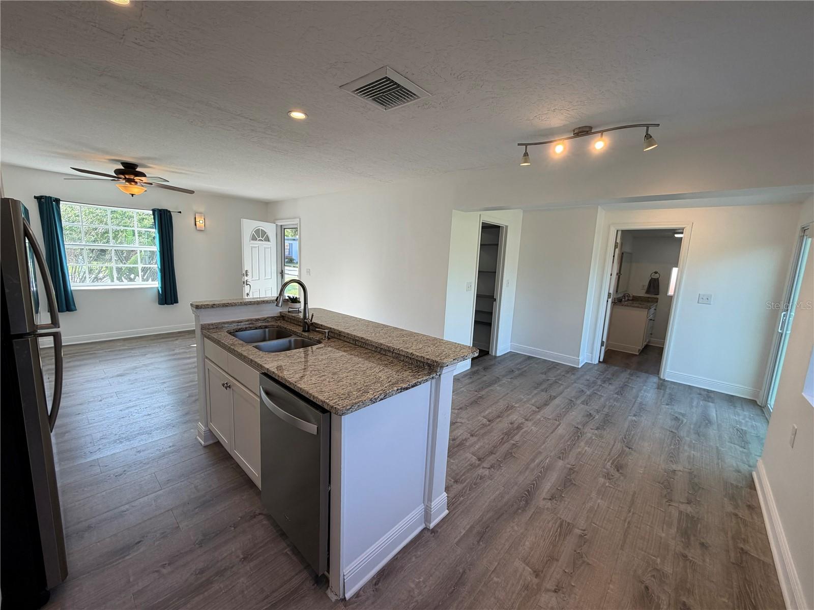 904 Kensington Dr Property Photo 25