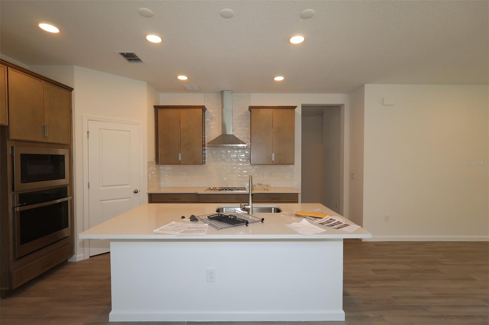 1296 Hyde St Property Photo 2
