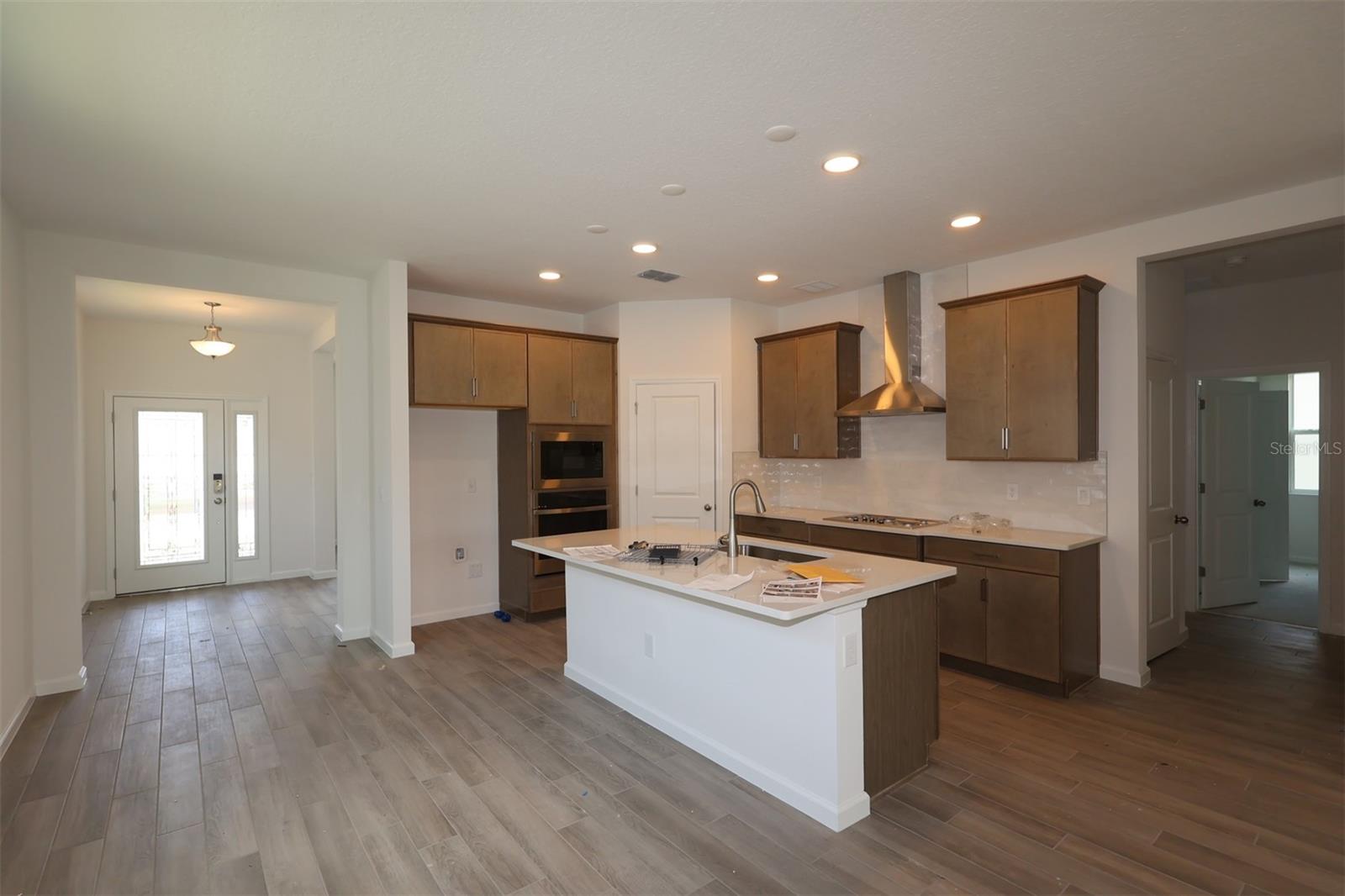 1296 Hyde St Property Photo 3