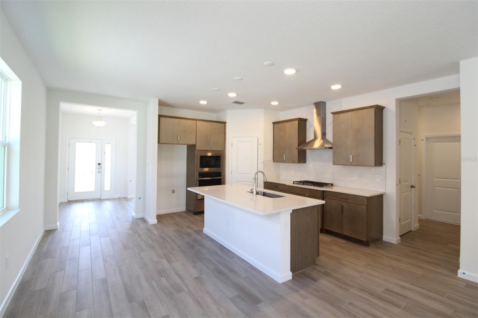 1296 Hyde St Property Photo 3