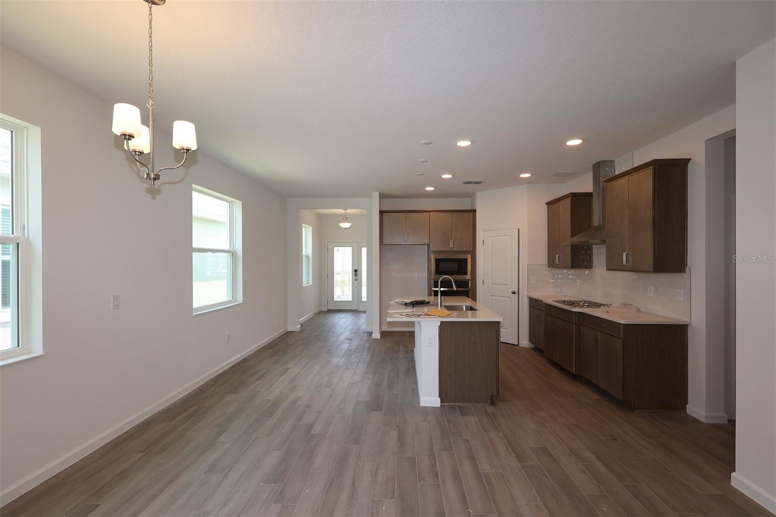 1296 Hyde St Property Photo 4