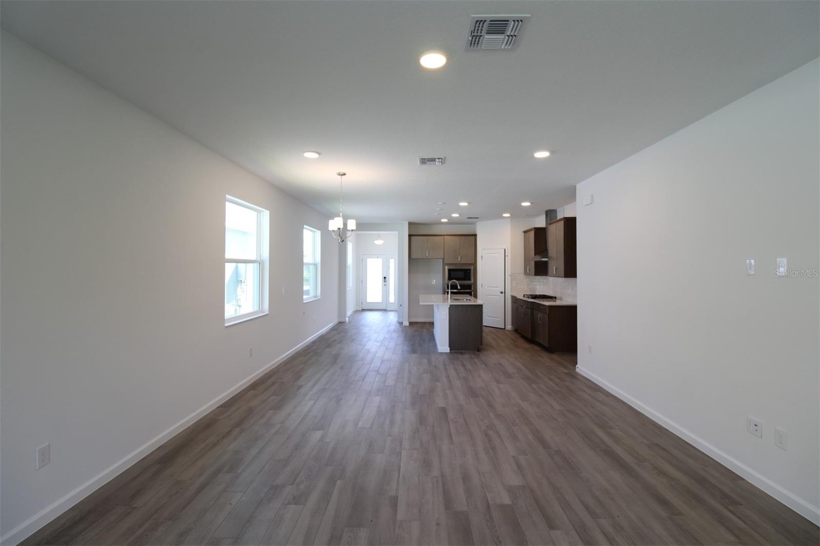 1296 Hyde St Property Photo 6