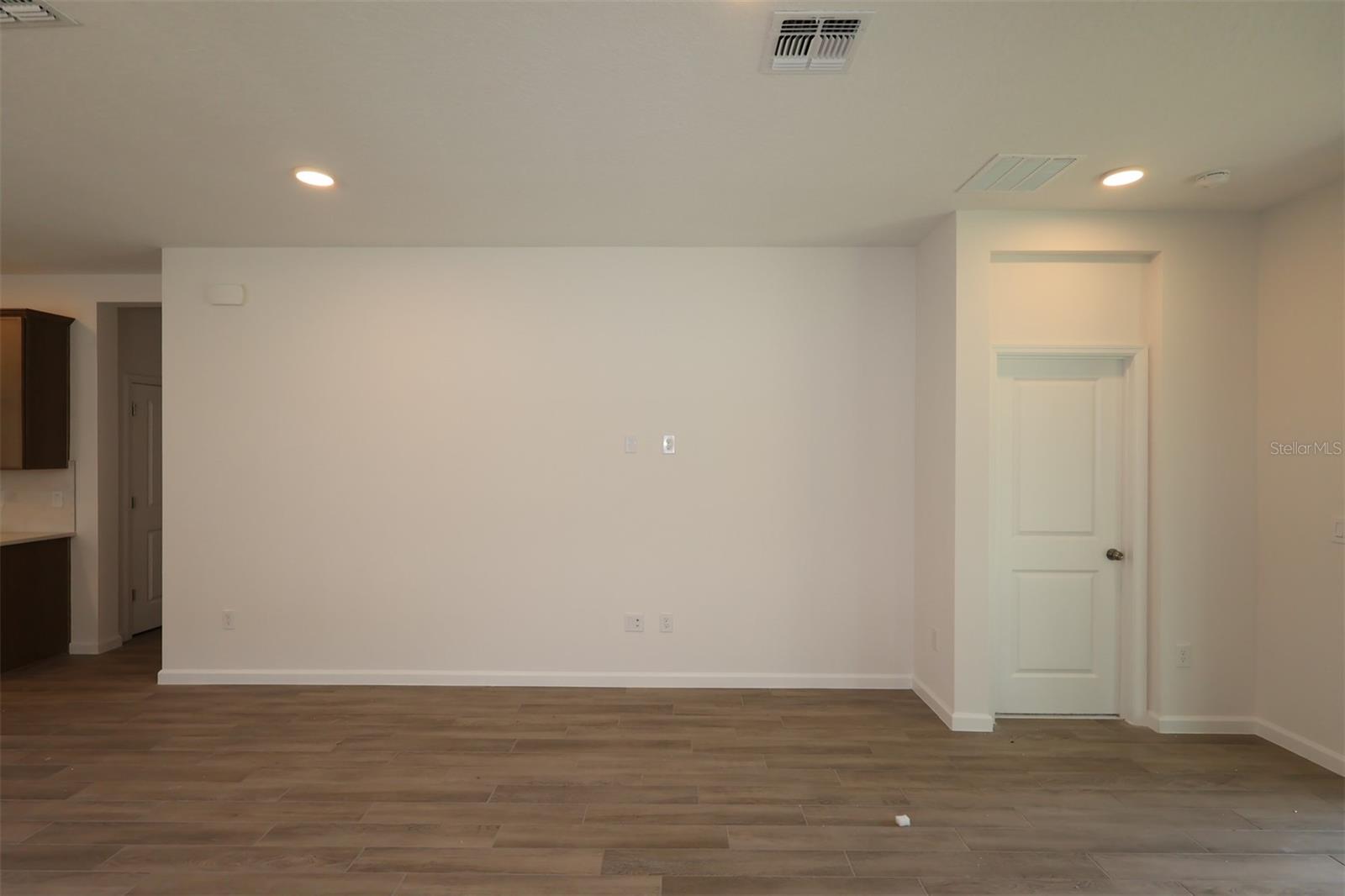 1296 Hyde St Property Photo 8