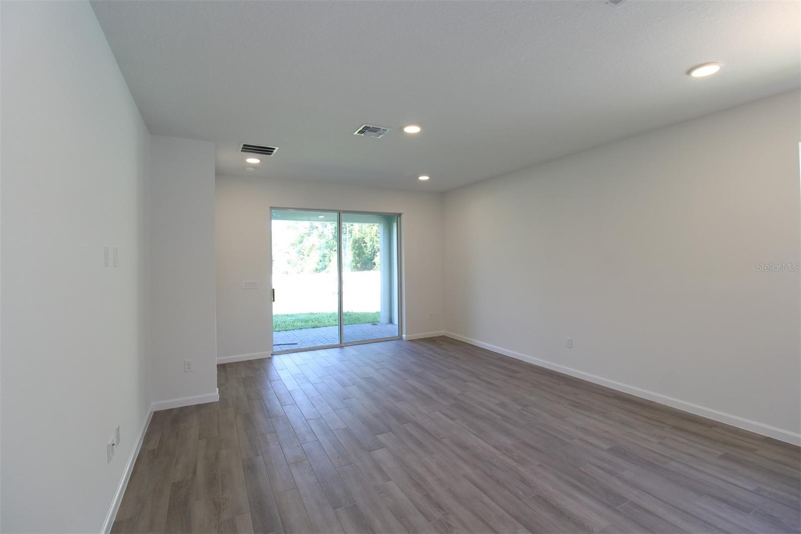 1296 Hyde St Property Photo 17