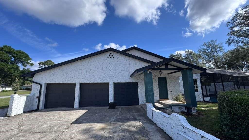 4627 Woodlot Ct Property Photo 2