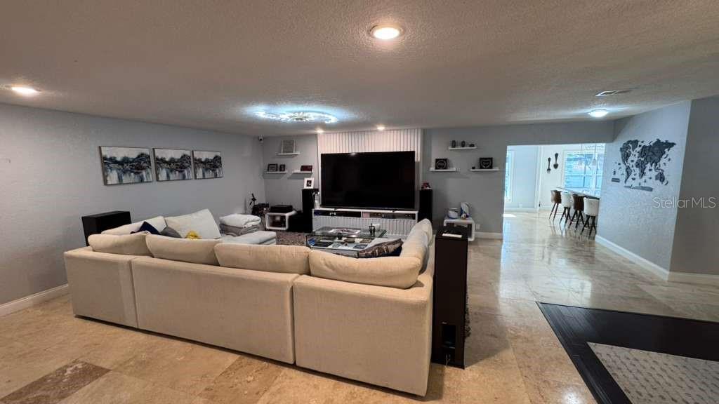 4627 Woodlot Ct Property Photo 4