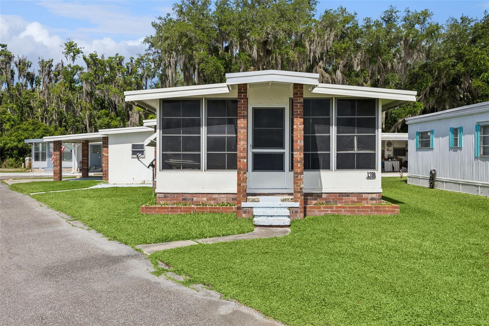 13 Cocos Plumosa Dr #b Property Photo 1
