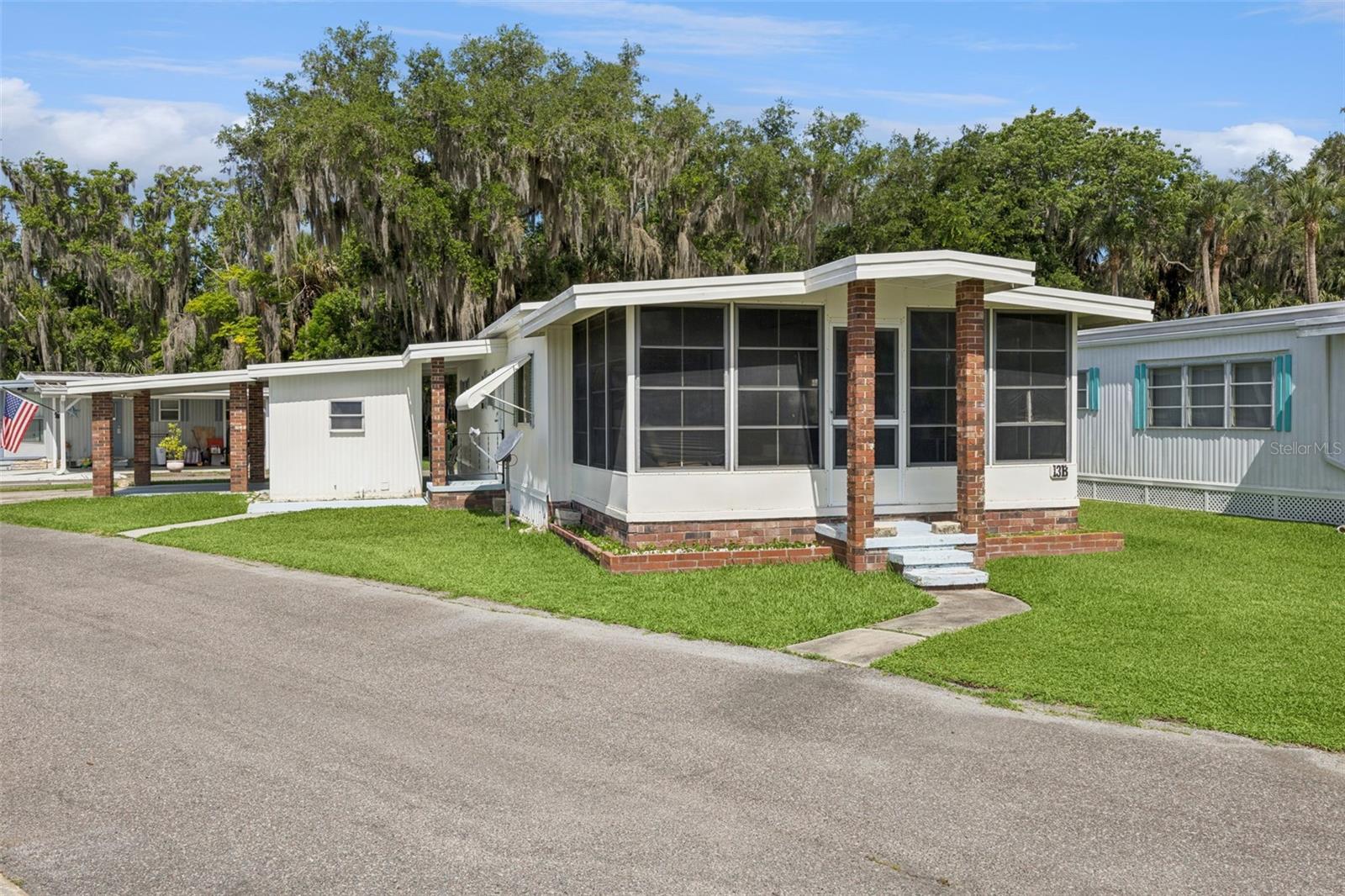 13 Cocos Plumosa Dr #b Property Photo 2