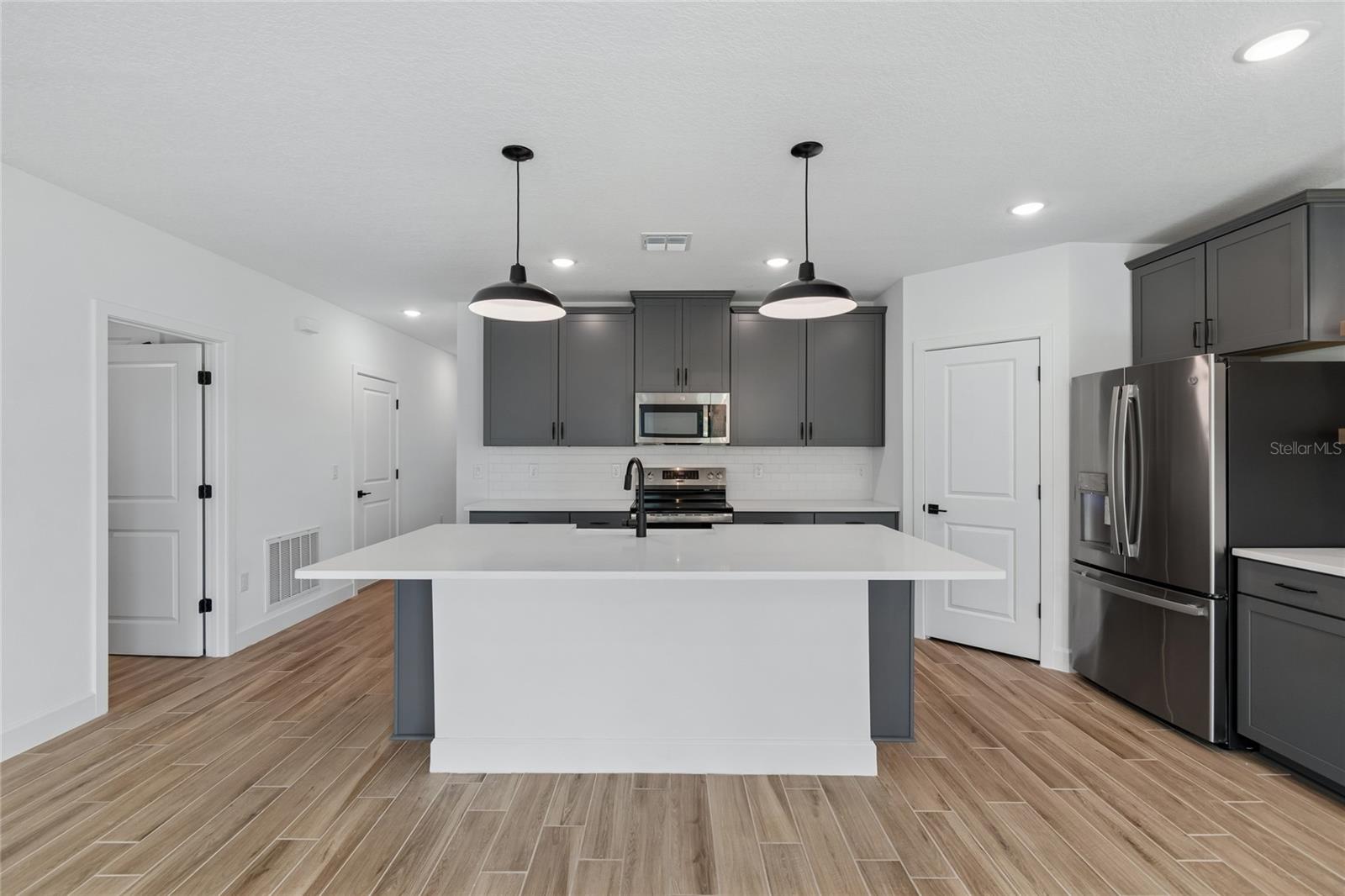 8238 Eldron Pl Property Photo 3