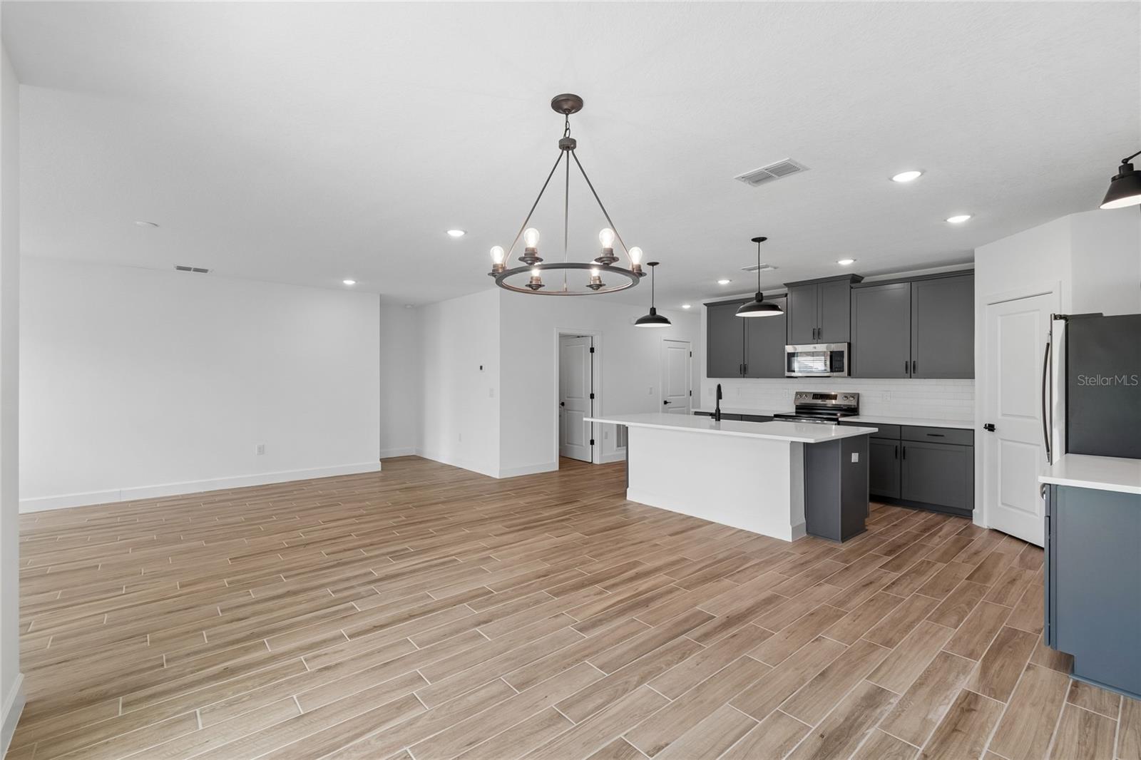 8238 Eldron Pl Property Photo 5