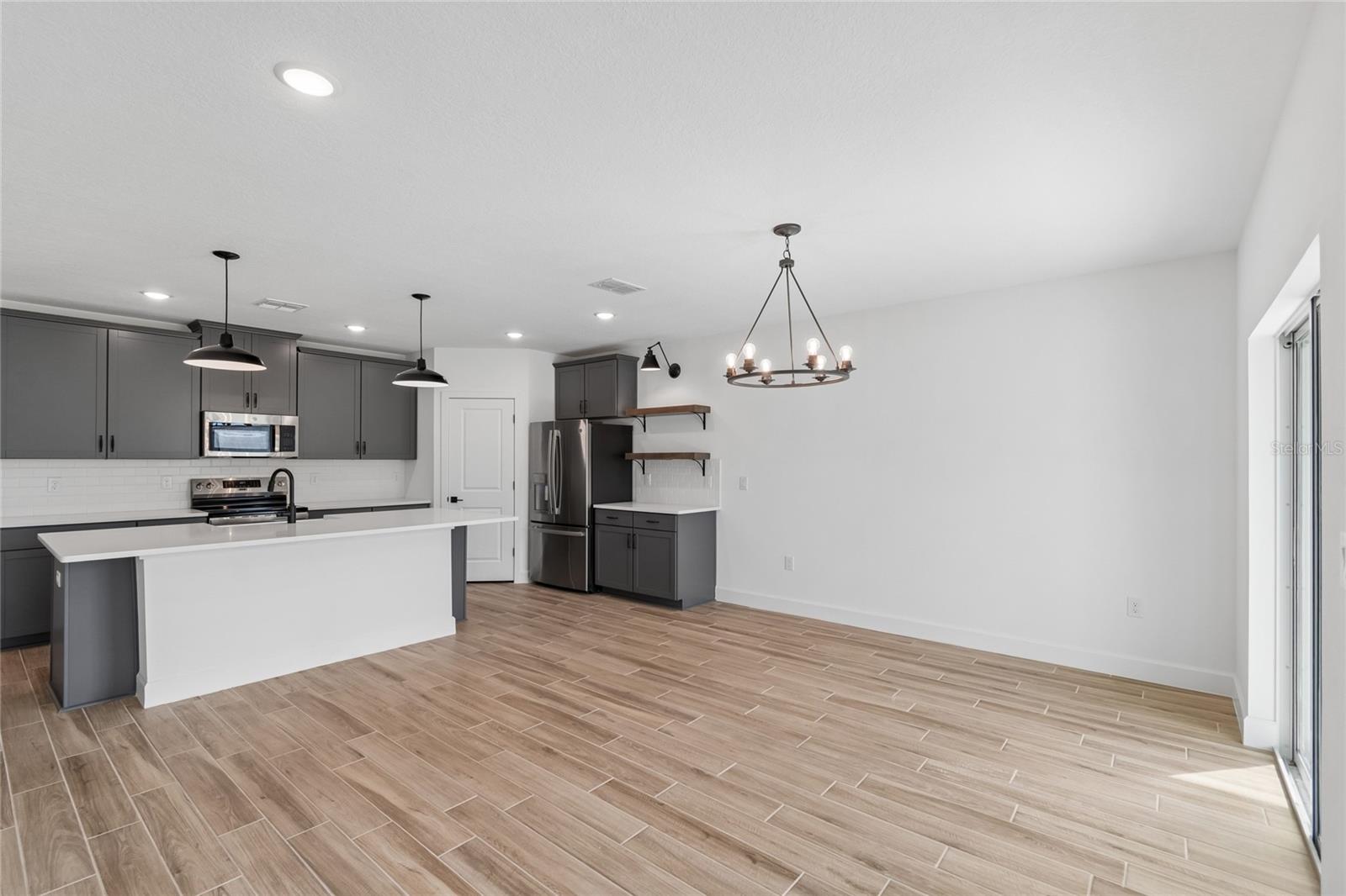 8238 Eldron Pl Property Photo 6