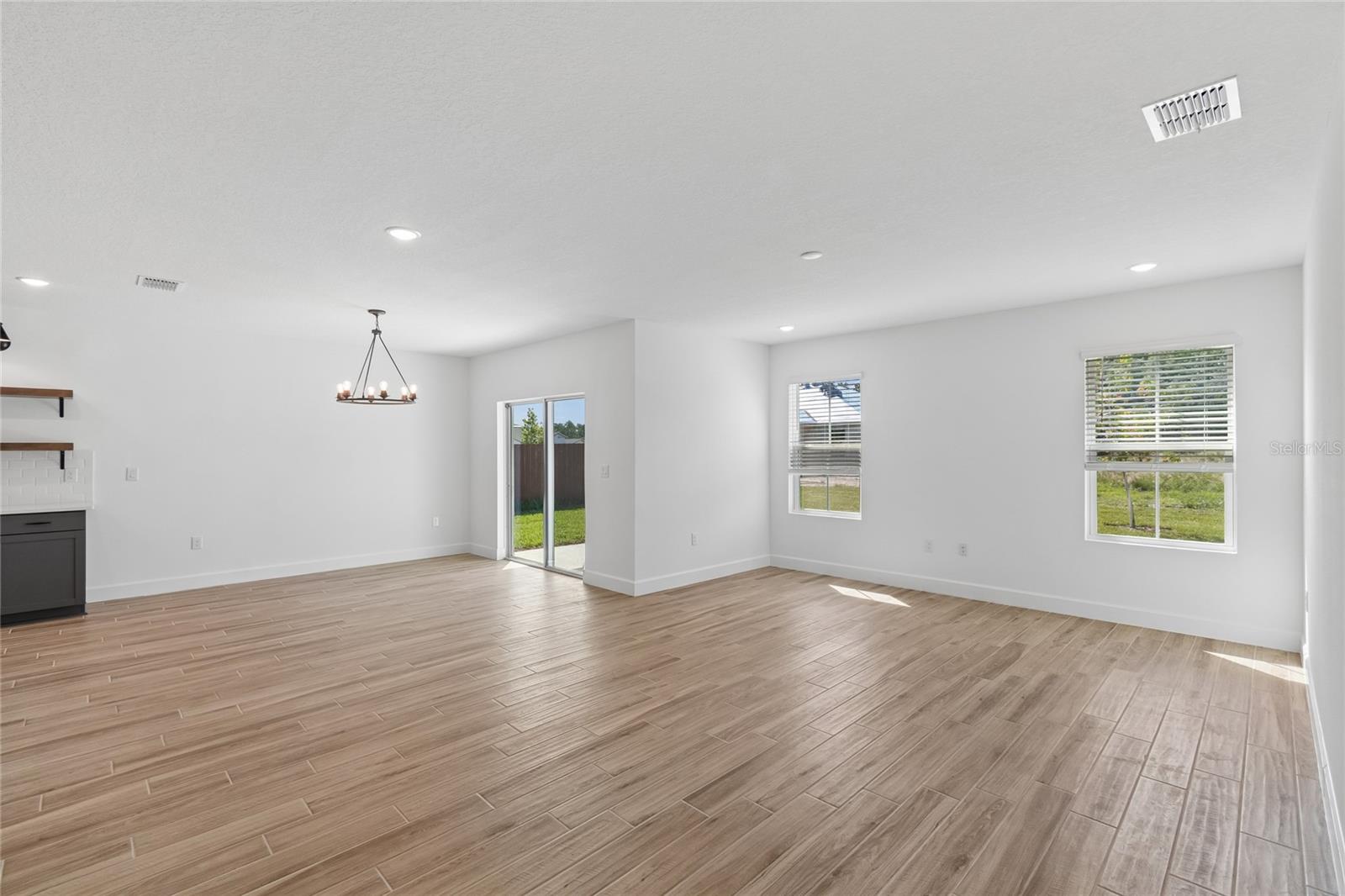 8238 Eldron Pl Property Photo 7