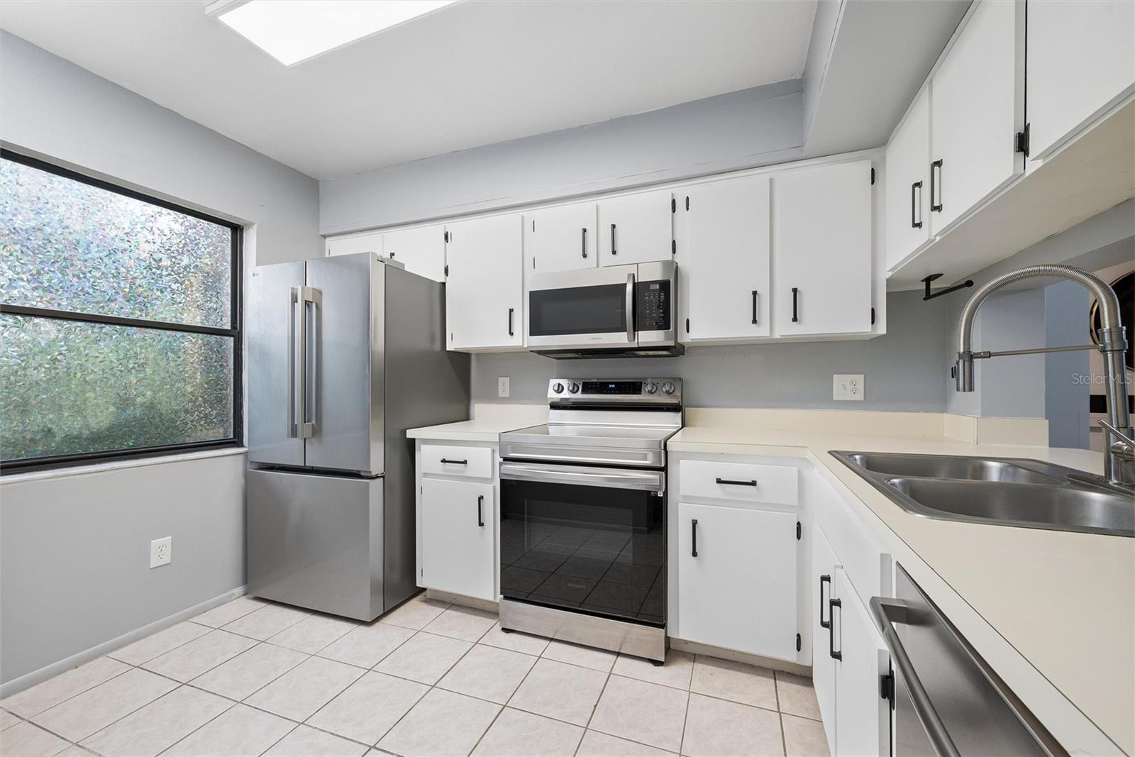 3269 Westridge Blvd #103 Property Photo 5