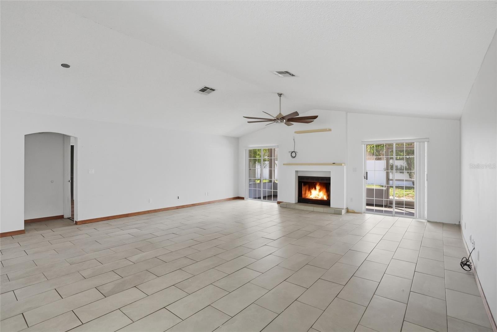 112 Augusta Cir Property Photo 3