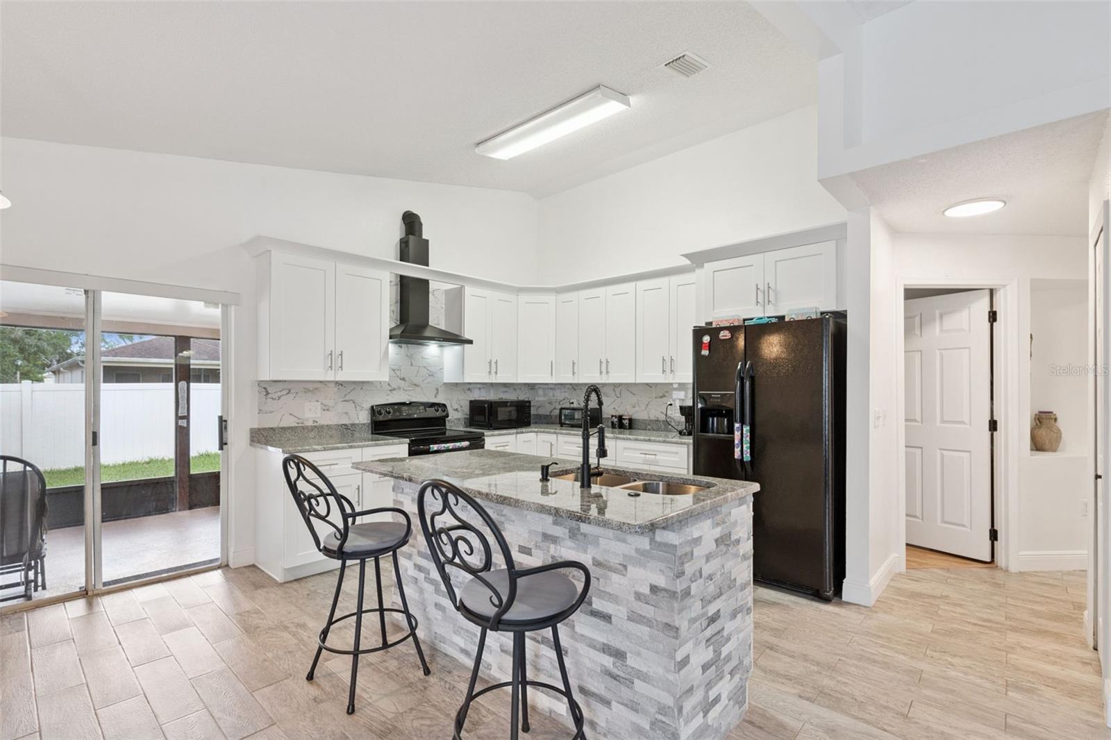 2744 Palm Isle Way Property Photo 5