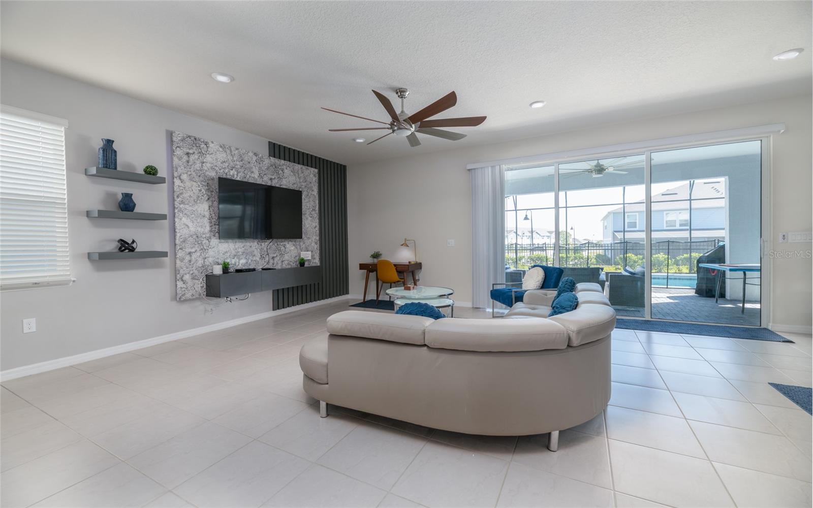 3217 Lilac Way Property Photo 4