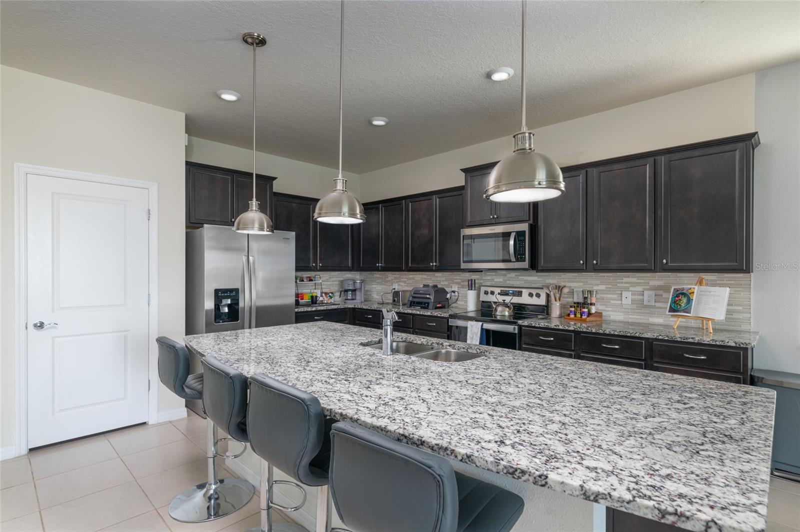 3217 Lilac Way Property Photo 6