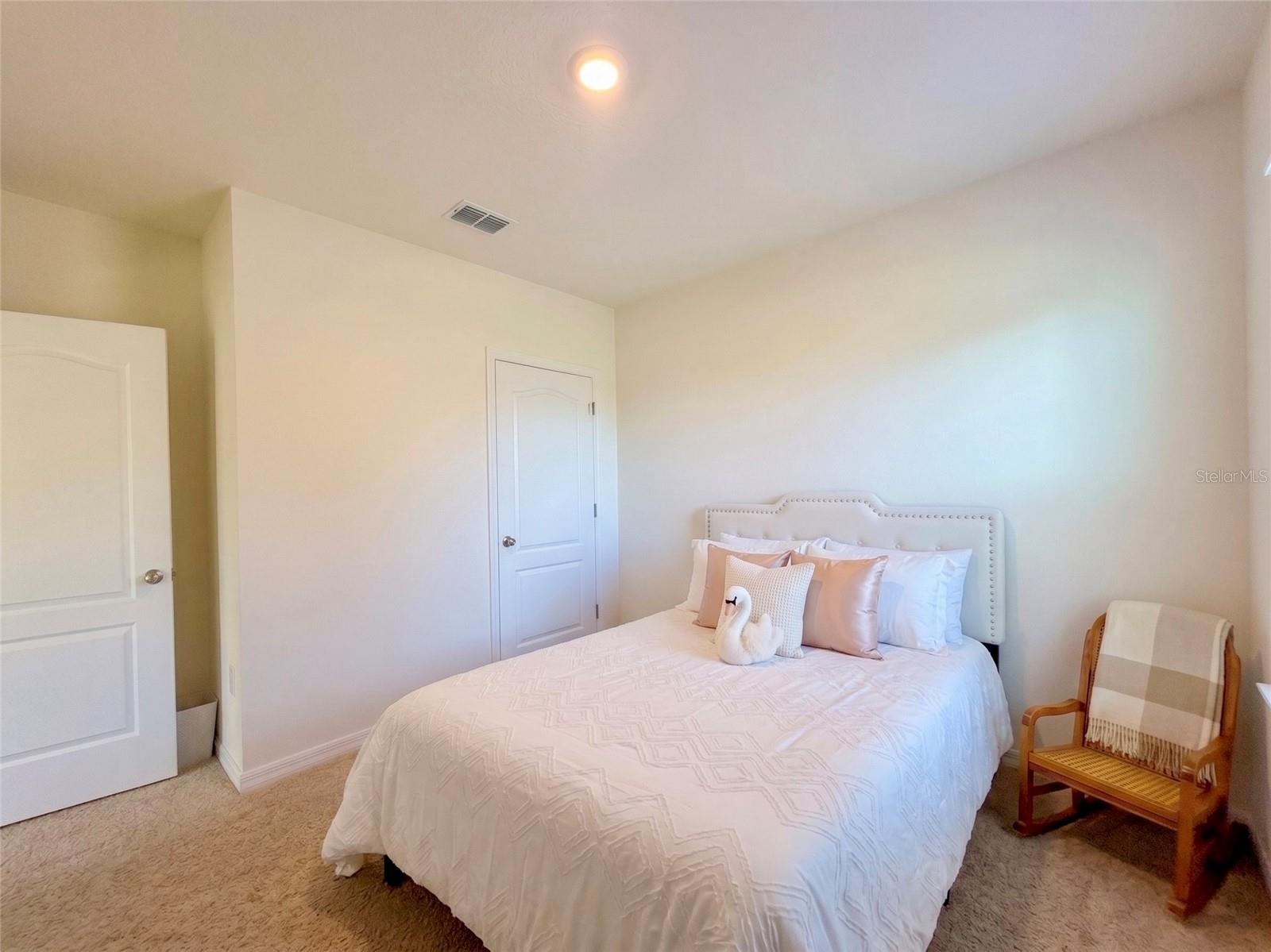 2033 E Gloria Dr Property Photo 14