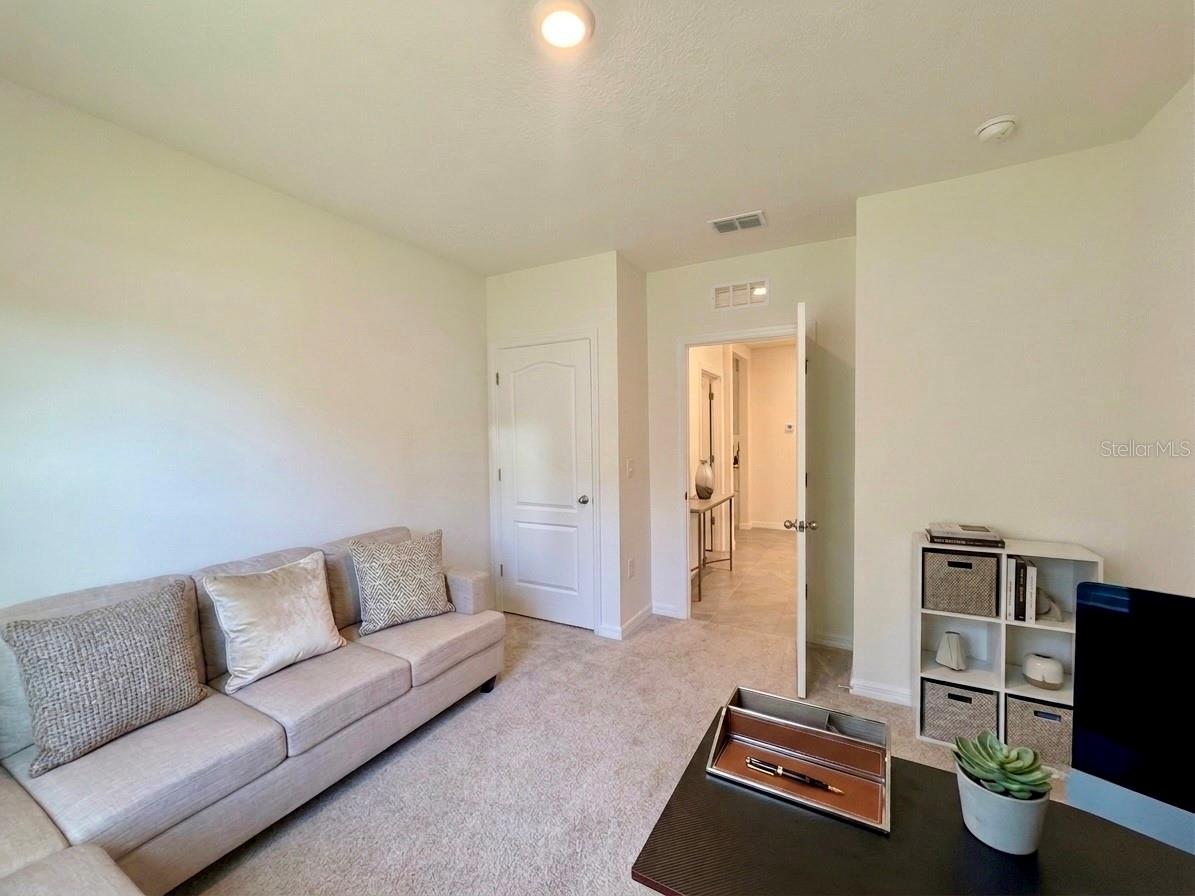 2033 E Gloria Dr Property Photo 16
