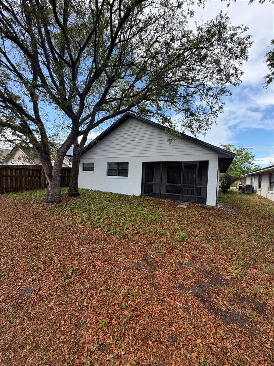 4351 Sandhurst Dr Property Photo 3