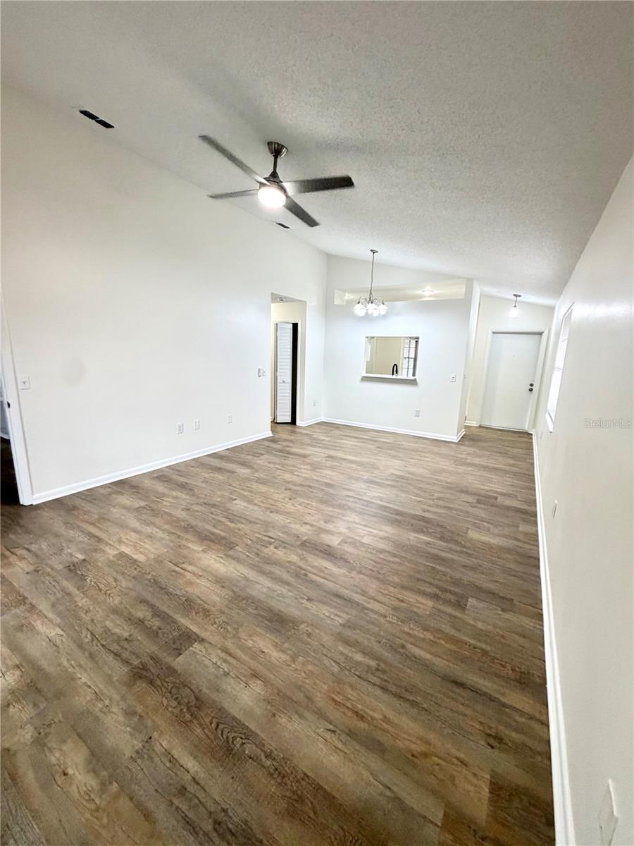 4351 Sandhurst Dr Property Photo 13
