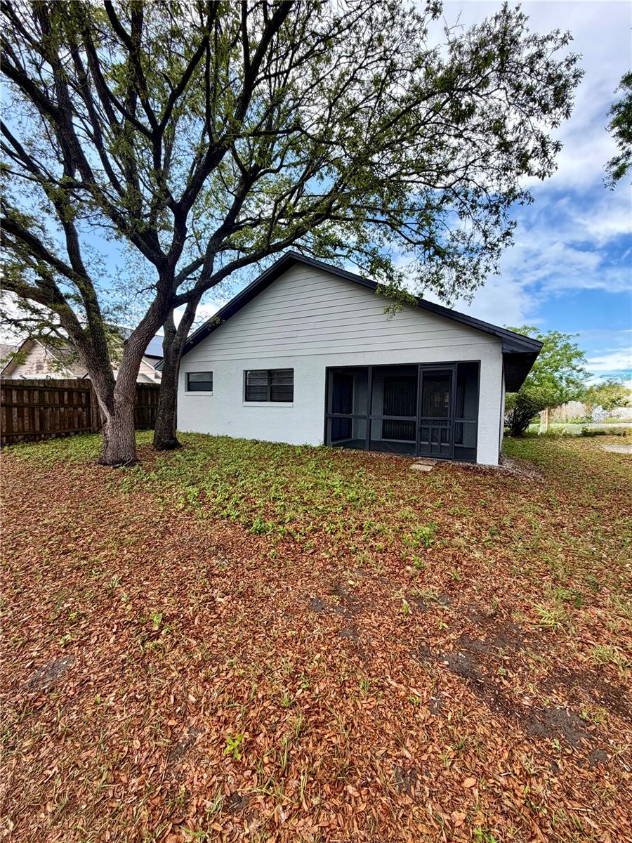 4351 Sandhurst Dr Property Photo 30