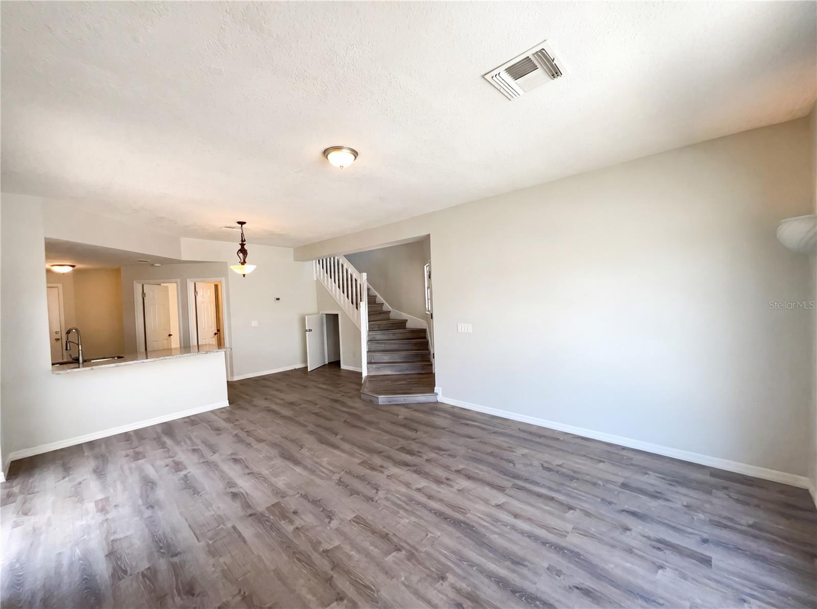 780 Olympic Cir #i3 Property Photo 3