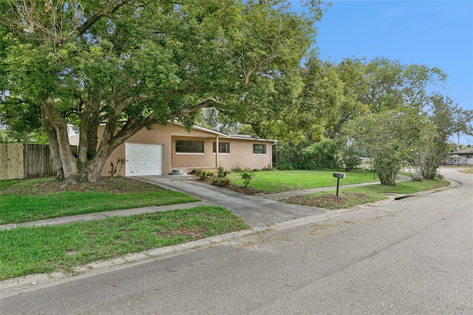 163 Lake Harriet Dr Property Photo 2