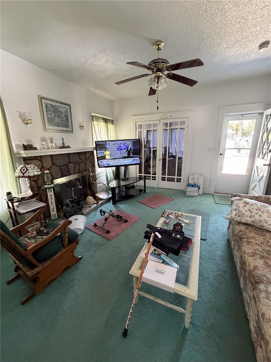 600 5th Ave Property Photo 3