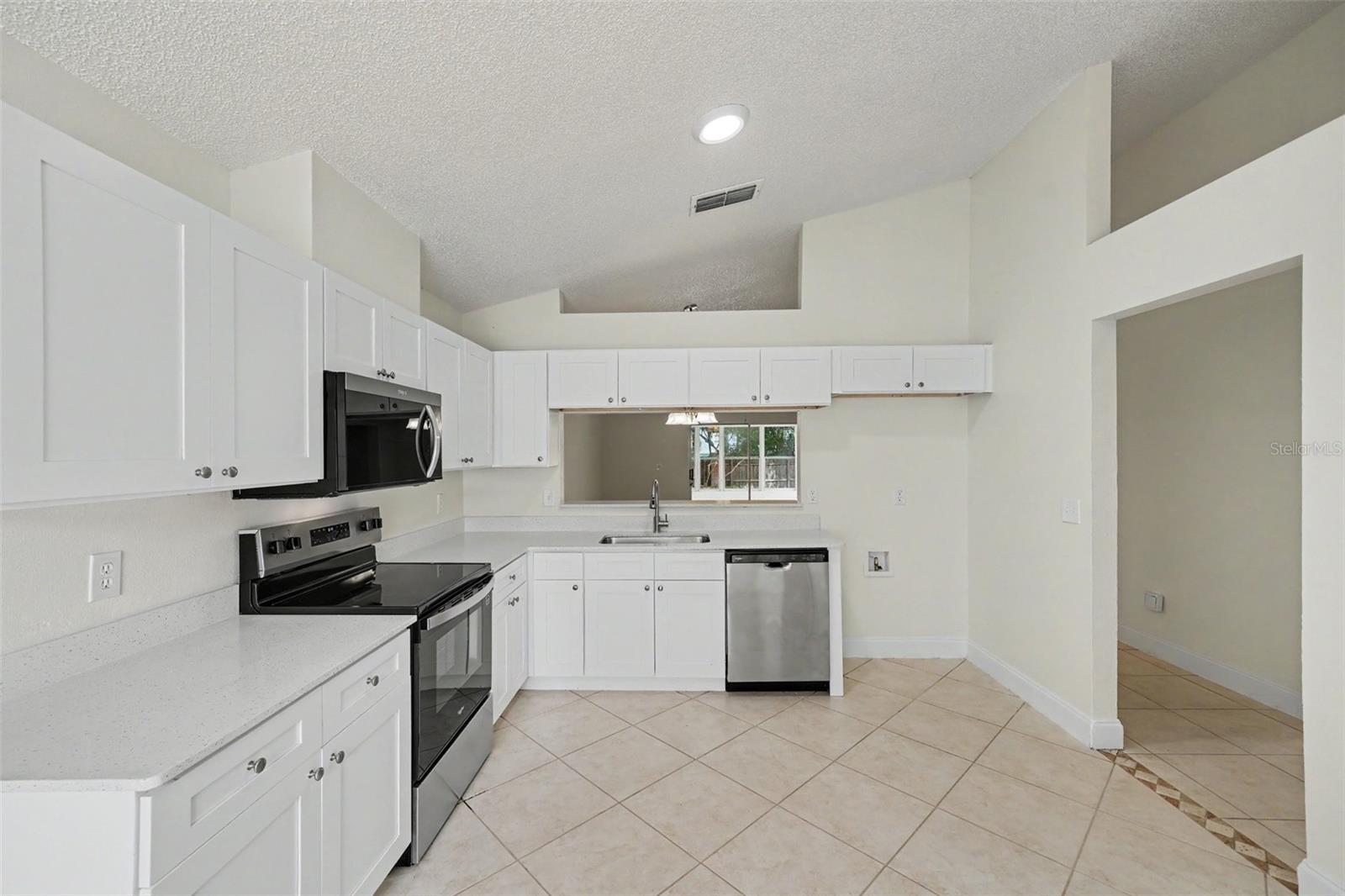 4533 Bridgeton Ln Property Photo 5