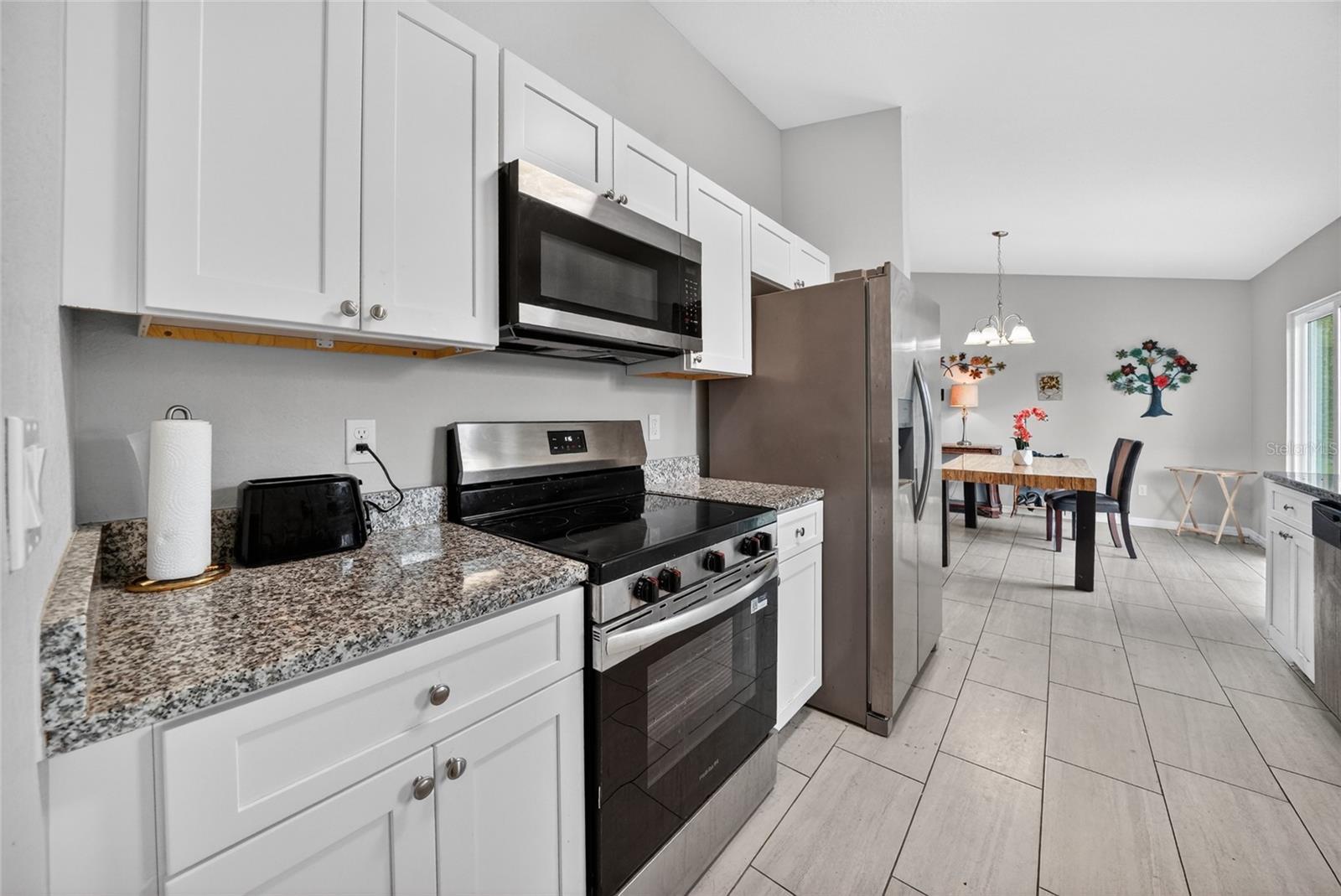 452 Nw Crocus Ln Property Photo 6