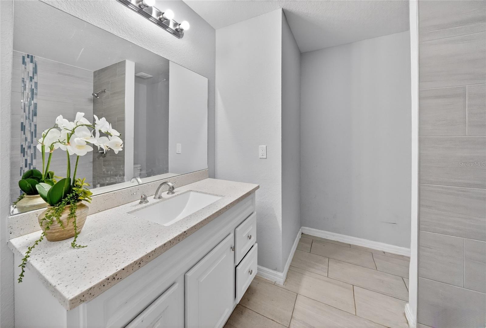 452 Nw Crocus Ln Property Photo 14